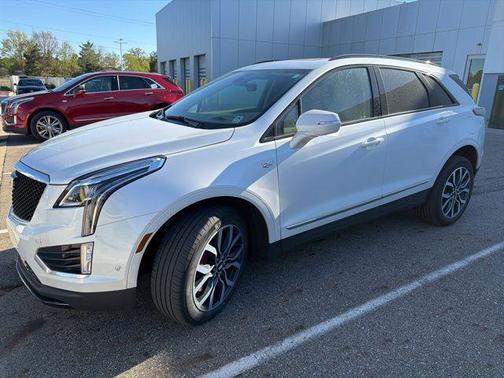 Crystal White Tricoat 2022 Cadillac XT5 Sport