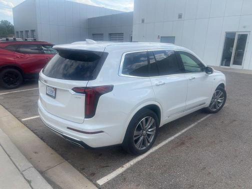 Crystal White Tricoat 2022 Cadillac XT6 Premium Luxury AWD