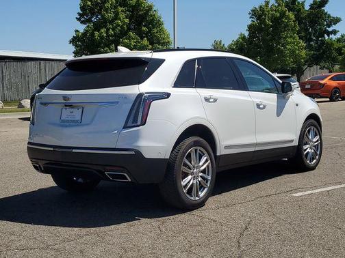 Crystal White Tricoat 2022 Cadillac XT5 Sport