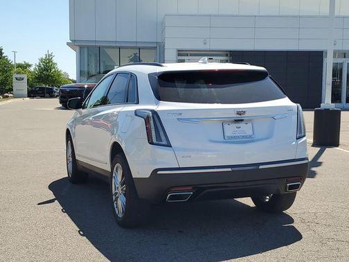 Crystal White Tricoat 2022 Cadillac XT5 Sport