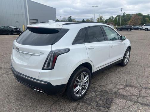 Crystal White Tricoat 2022 Cadillac XT5 Sport