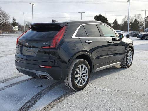 2022 Cadillac XT4 Premium Luxury