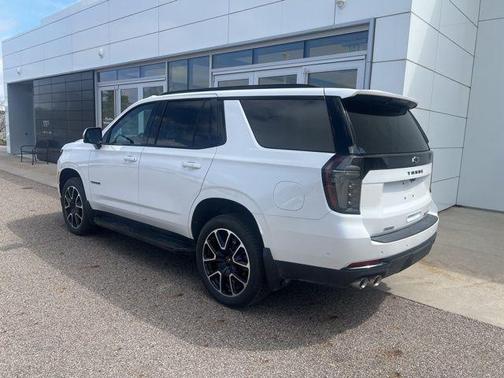Iridescent Pearl Tricoat 2025 Chevrolet Tahoe RST