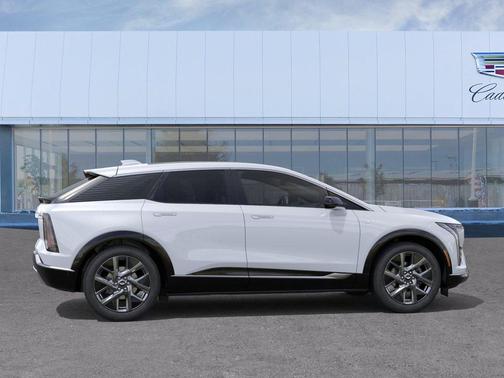 Vibrant White Tricoat 2026 Cadillac OPTIQ Luxury