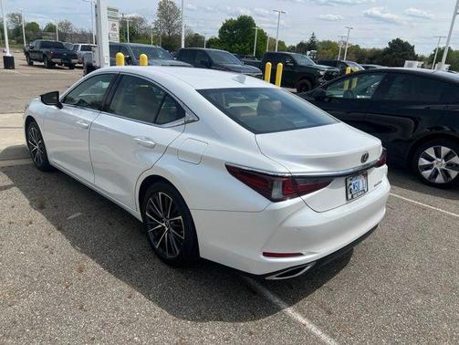 Eminent White Pearl 2023 Lexus ES 350 Base