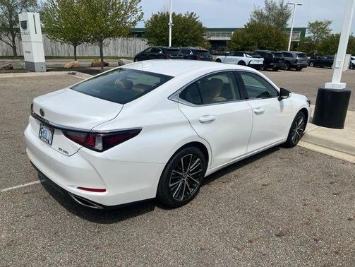 Eminent White Pearl 2023 Lexus ES 350 Base