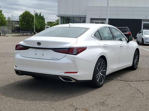 Eminent White Pearl 2023 Lexus ES 350 Base