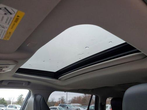 Midnight Black Metallic 2022 Toyota Highlander XLE