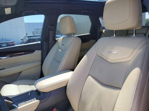 Stellar Black Metallic 2018 Cadillac XT5 Luxury