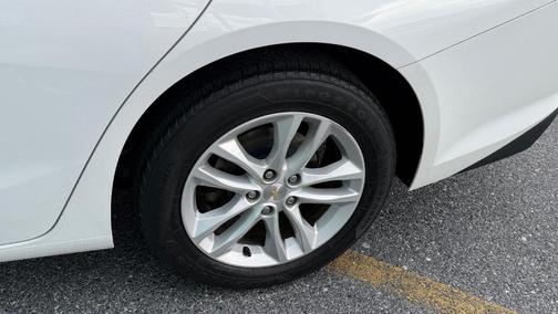Summit White 2018 Chevrolet Malibu LT