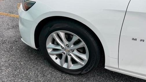 Summit White 2018 Chevrolet Malibu LT