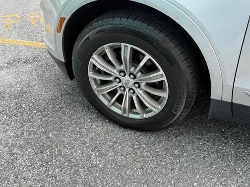 Radiant Silver Metallic 2019 Cadillac XT5 Luxury