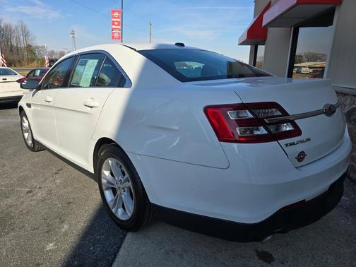 2015 Ford Taurus SE