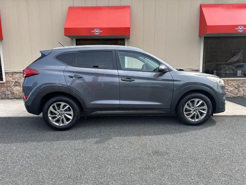 2016 Hyundai TUCSON SE