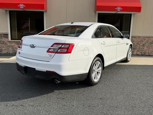 2018 Ford Taurus SEL