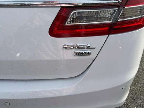 2018 Ford Taurus SEL