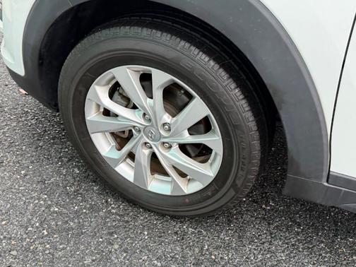 2021 Hyundai TUCSON SE