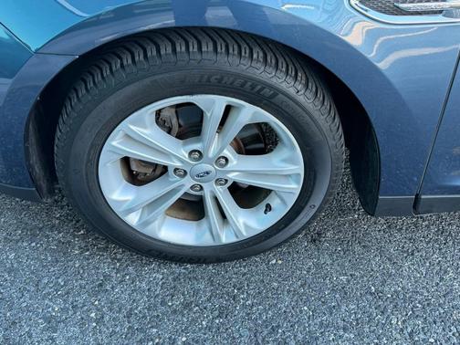 2018 Ford Taurus SEL