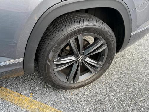 2021 Volkswagen Atlas 3.6 V6 SE w/ Technology R-Line