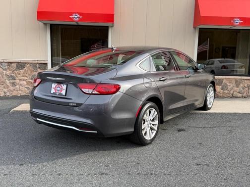 2017 Chrysler 200 Limited