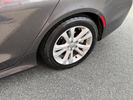 2017 Chrysler 200 Limited