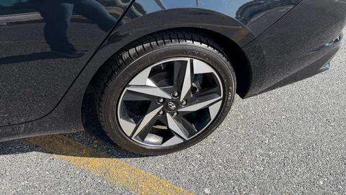 Phantom Black 2021 Hyundai ELANTRA Limited