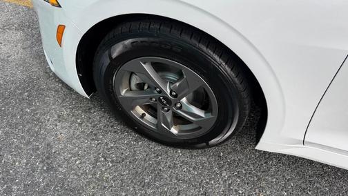 Glacial White Pearl 2023 Kia K5 LXS