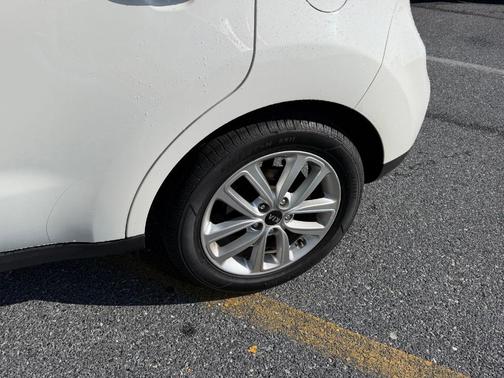 Clear White 2019 Kia Soul +