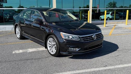 Deep Black Pearl Effect 2017 Volkswagen Passat 1.8T SE w/Technology