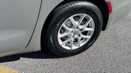 Ceramic Gray Clearcoat 2022 Chrysler Pacifica Touring-L