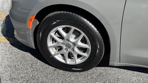 Ceramic Gray Clearcoat 2022 Chrysler Pacifica Touring-L