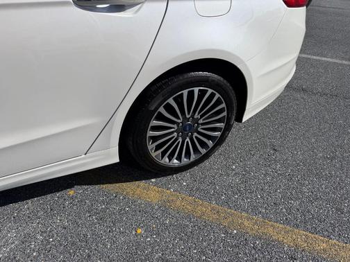 White Platinum Clearcoat Metallic 2018 Ford Fusion SE