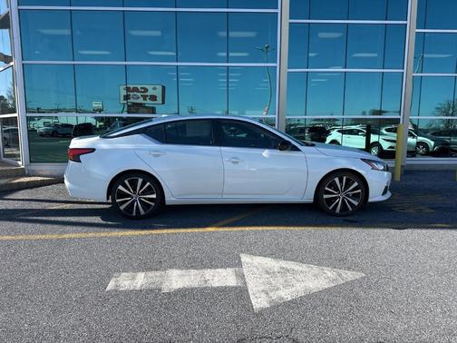 2022 Nissan Altima 2.5 SR