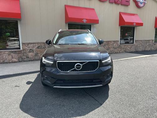 2021 Volvo XC40 T4 Momentum