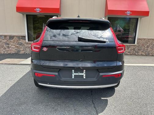 2021 Volvo XC40 T4 Momentum