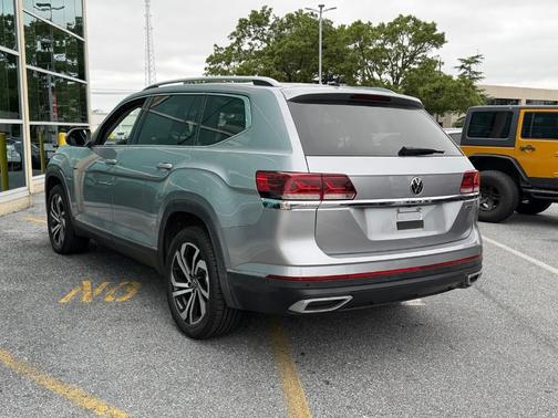 Pyrite Silver Metallic 2021 Volkswagen Atlas 2.0T SEL Premium