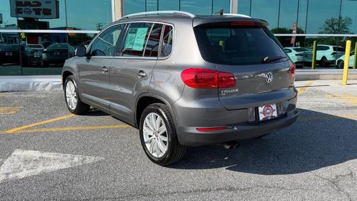 Pepper 2016 Volkswagen Tiguan SE