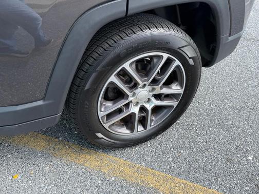 Granite Crystal Clearcoat Metallic 2018 Jeep Compass Latitude