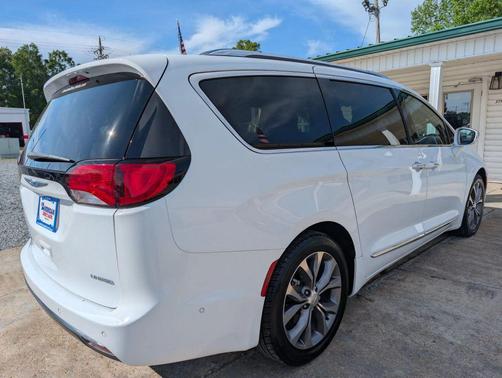 Bright White Clearcoat 2018 Chrysler Pacifica Limited