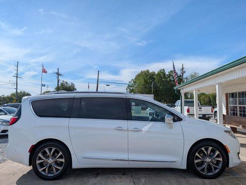 Bright White Clearcoat 2018 Chrysler Pacifica Limited