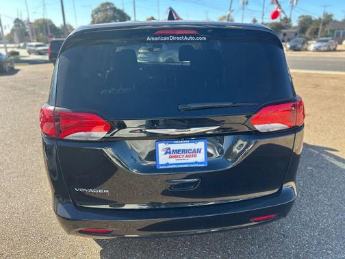 2023 Chrysler Voyager LX