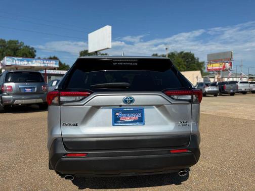 2022 Toyota RAV4 Hybrid XLE