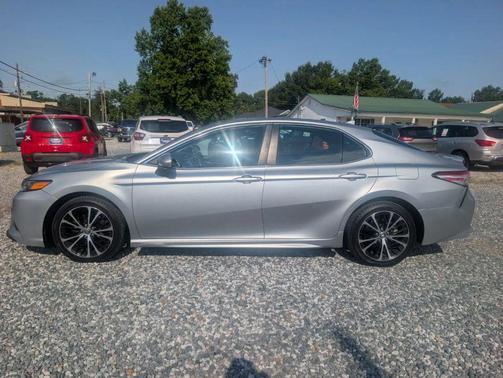 2020 Toyota Camry SE