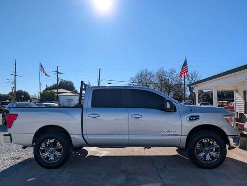 2017 Nissan Titan SV