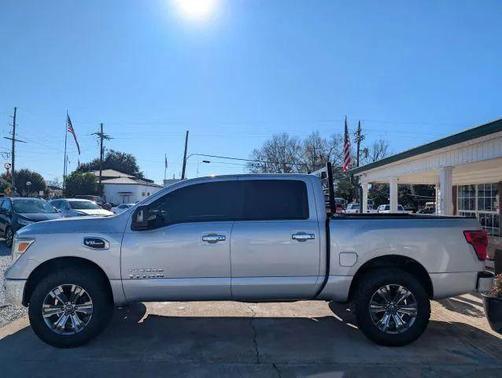 2017 Nissan Titan SV