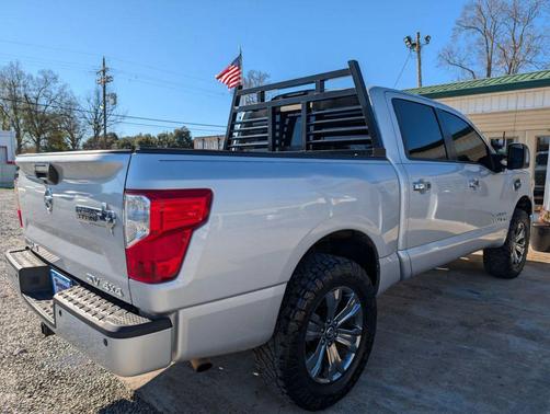 2017 Nissan Titan SV