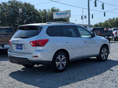 Brilliant Silver Metallic 2017 Nissan Pathfinder SV