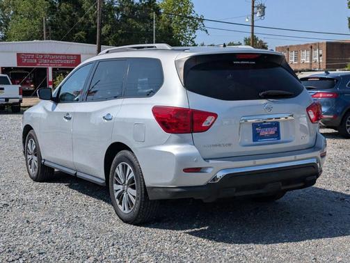Brilliant Silver Metallic 2017 Nissan Pathfinder SV