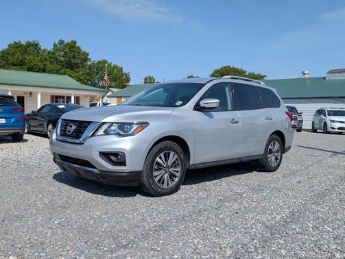 Brilliant Silver Metallic 2017 Nissan Pathfinder SV