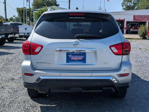 Brilliant Silver Metallic 2017 Nissan Pathfinder SV